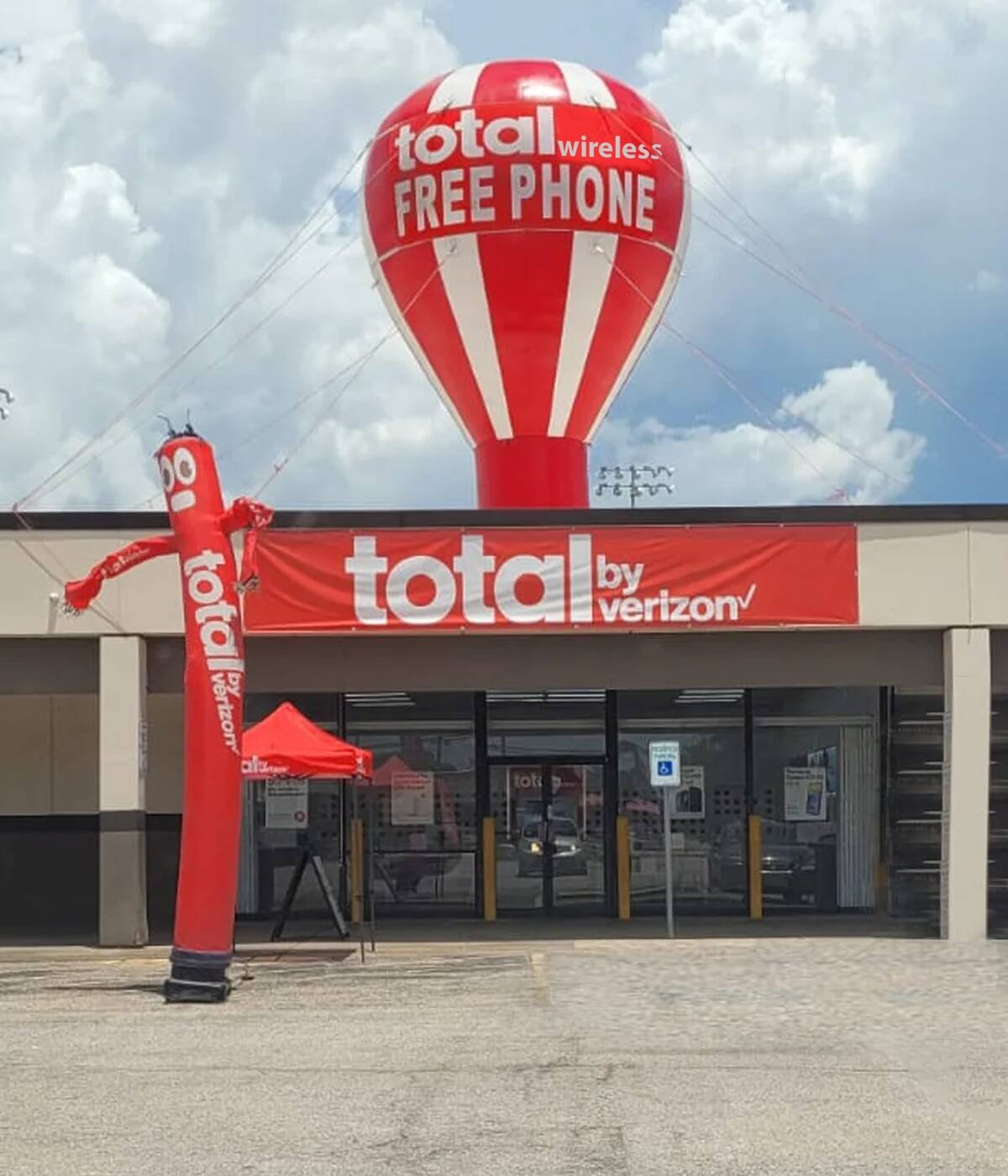 Total Wireless Giant Roof Top Balloon