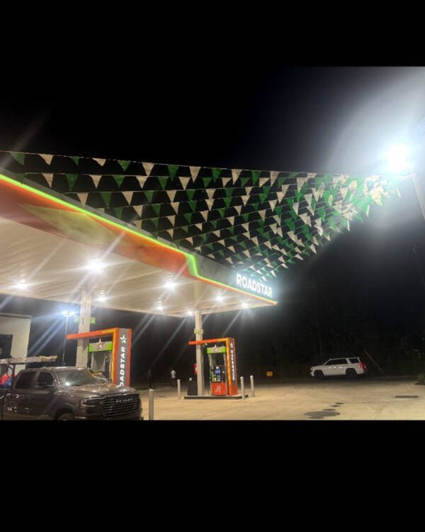 Buy-Pennants-Flag-For-Grand-Opening-Gas-Stations-USA