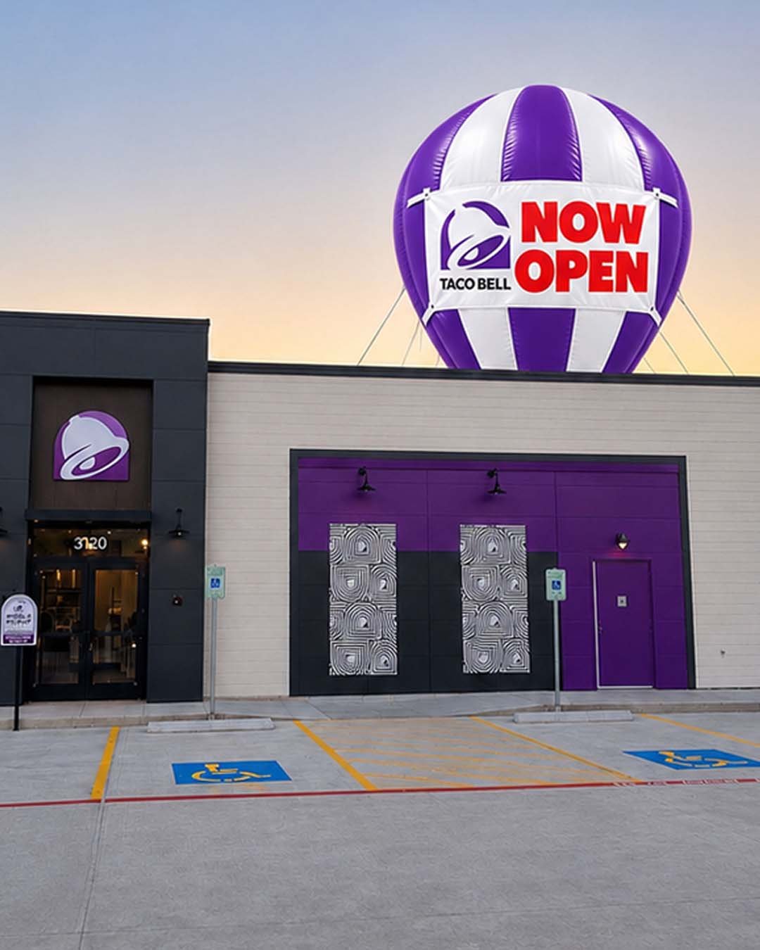 22ft Taco Bell rooftop advertising balloon